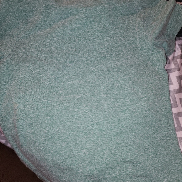 Boy size 6 green short sleeve Old Navy tee - Picture 2 of 3